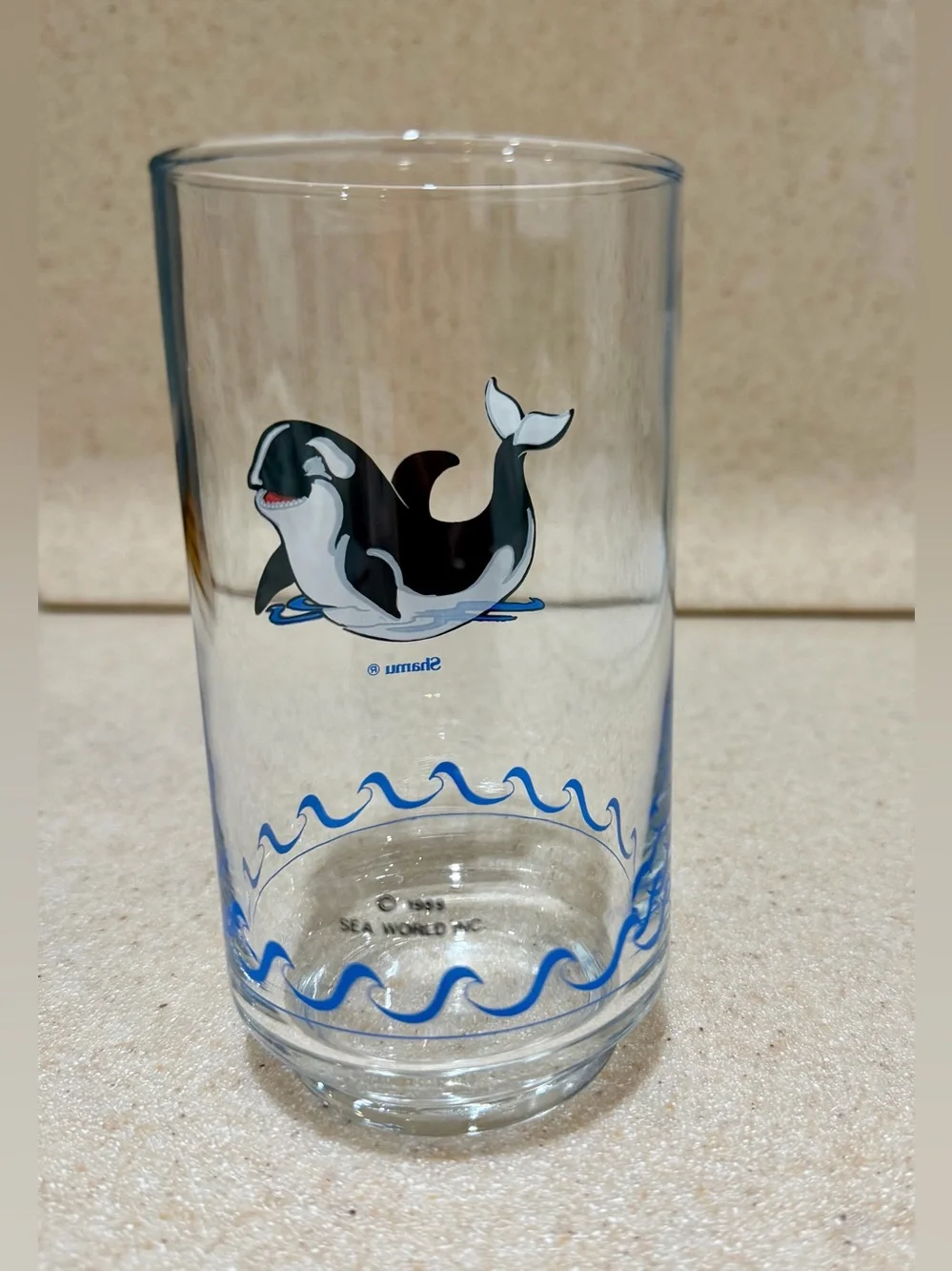 Vintage Glass Drinkware SeaWorld Shamu Black White Blue Orca Killer Whale 13 oz
